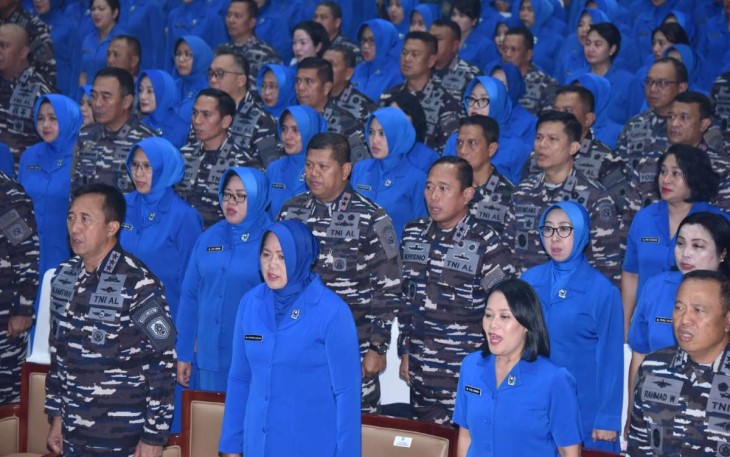 Pangkoarmada III Laksda TNI Hersan bersama Ketua DJA III Ny. Dita Hersan