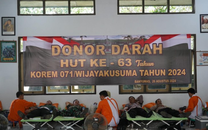 Donor darah menyemarakkan HUT Ke-63 Korem 071 Wijayakusuma 