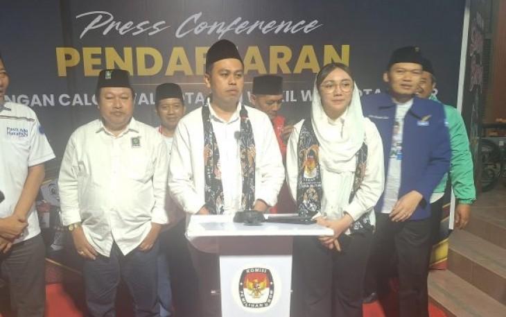 Mas Ibin Saat Sampaikan Kererangan Pers Seusai Daftar Pilkada Kota Blitar di KPU Kota Blitar 
