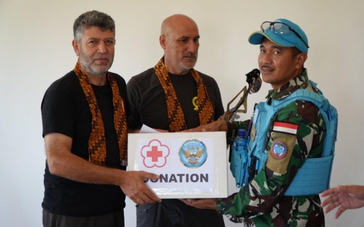 Satgas CIMIC Indobatt menerima donasi 