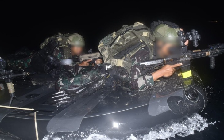 Satkopaska Koarmada III saat latihan Raid Demolisi di perairan Sorong