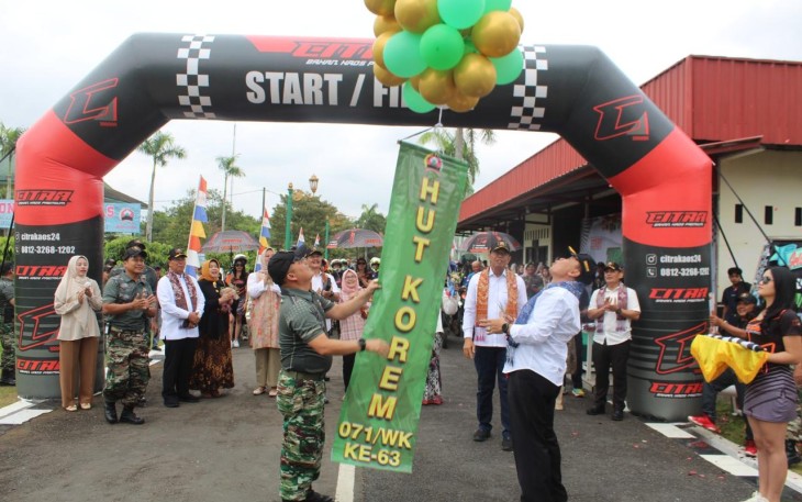 Pelepasan balon udara HUT Ke-63 Korem 071 Wijayakusuma 