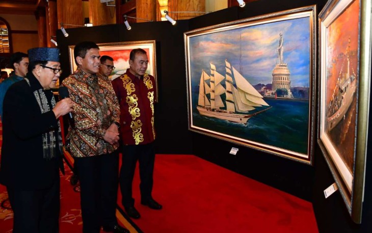 Kasal Laksamana TNI Muhammad Ali saat membuka pameran lukisan di Balai Samudera, Jakarta, Senin (2/9)