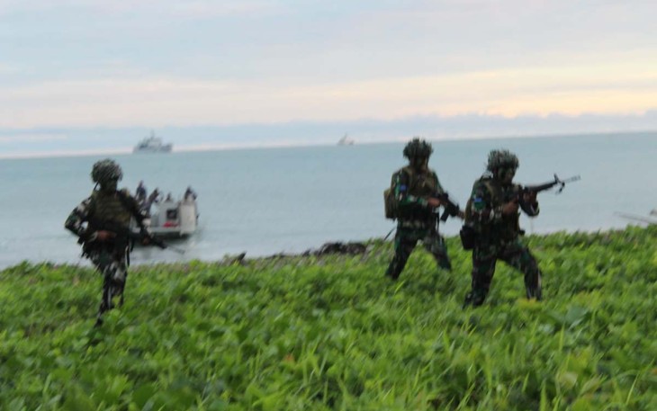 Satfib Koarmada III berhasil mendarat di pantai Sausapor