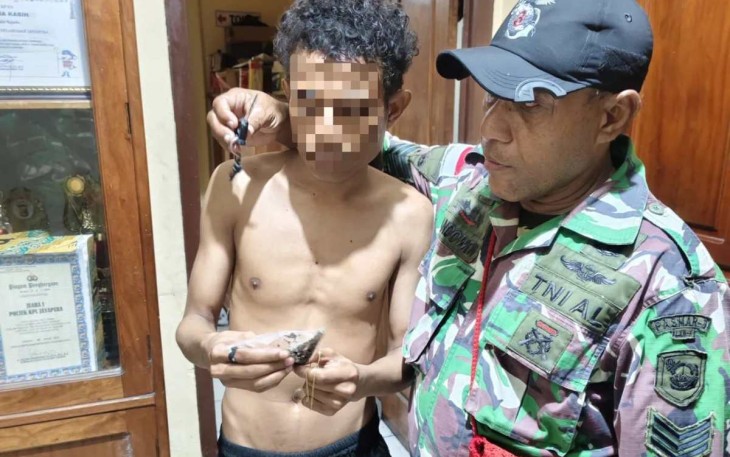 Tersangka penyelundup narkoba jenis ganja diamankan anggota Yonmarhanlan X Jayapura 