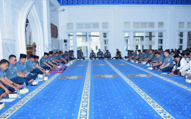 Istiqosah dan doa bersama di masjid Al Muttaqin Koarmada RI