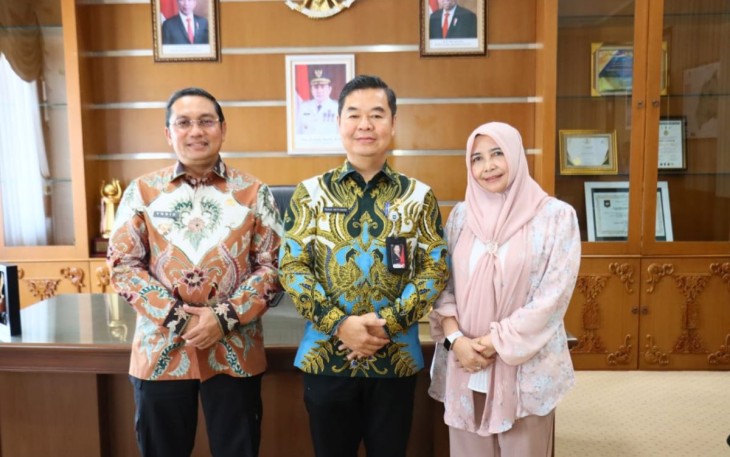 Dirjen Dukcapil Teguh Setyabudi bersama jajaran Pemkab Sumedang 
