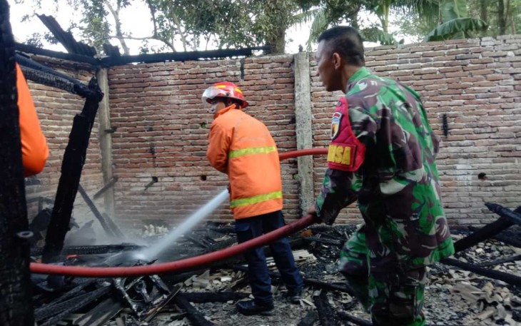 Padamkan api rumah warga desa binaan 