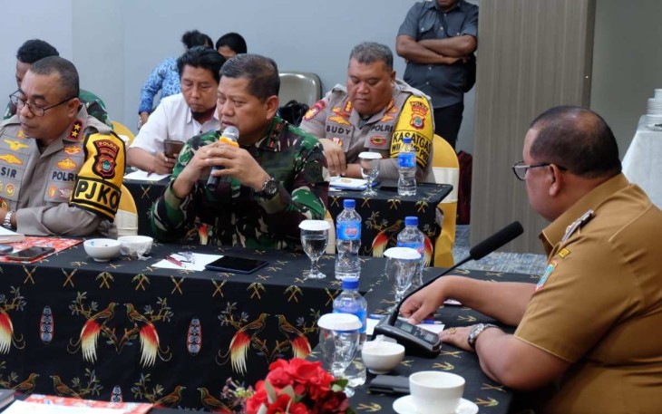 Pangkoarmada III Laksda TNI Hersan 