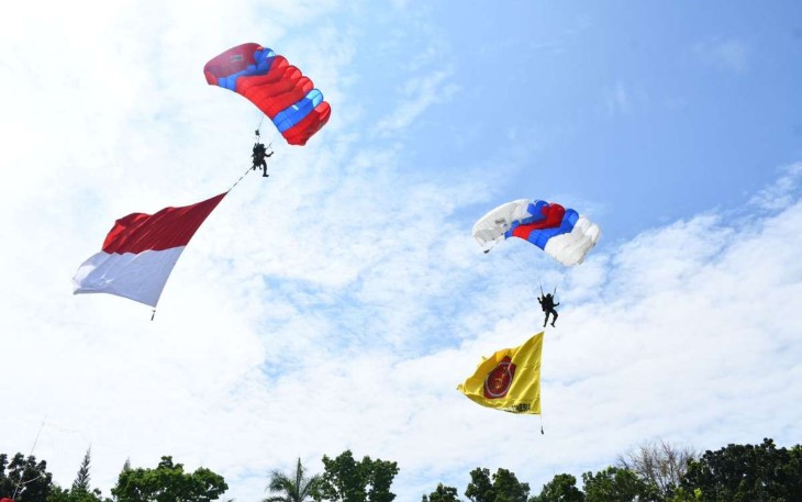 Penerjunan freefall pasukan khusus TNI AL