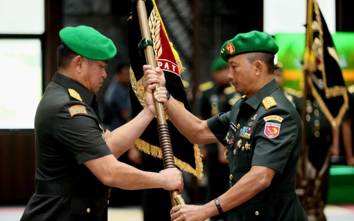 Kasad Jenderal TNI Maruli Simanjuntak saat sertijab Danpussenarmed 