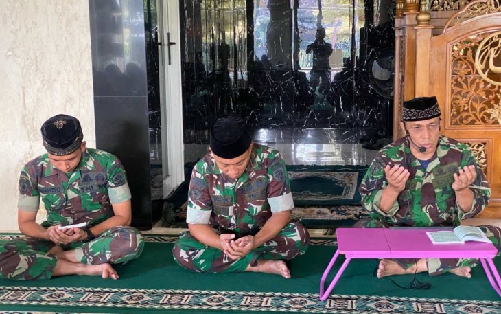 Doa bersama prajurit Menarmed 2 Kostrad 