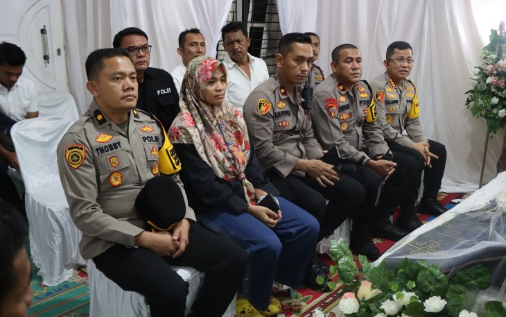Kapolrestabes Medan Melayat ke Rumah Duka 