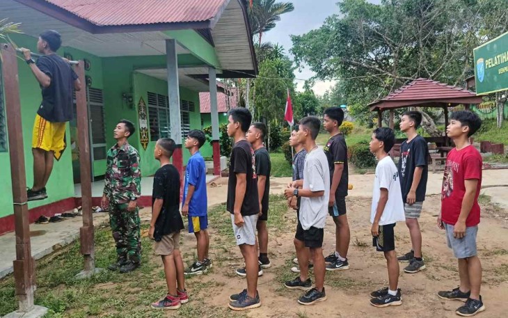 Pembinaan fisik remaja rumah singgah di perbatasan 