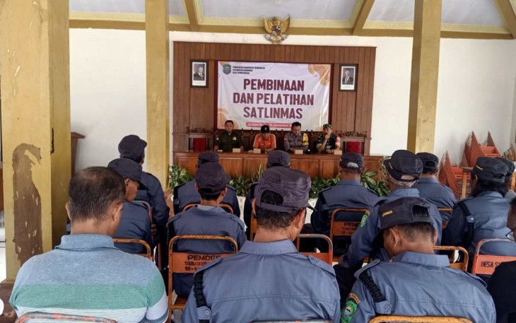 Pembinaan satlinmas wilayah desa binaan 