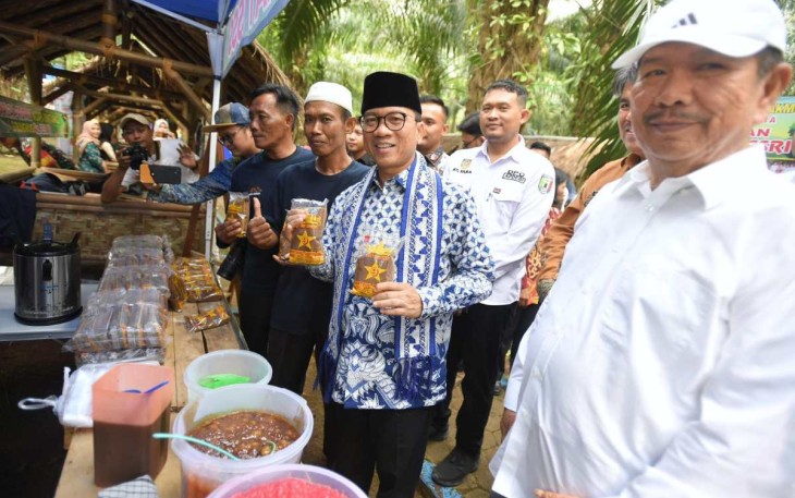 Mendes PDT Yandri Susanto mengunjungi Taman Wisata Tirta Asri di Kabupaten Pringsewu, Lampung, Sabtu (16/11)
