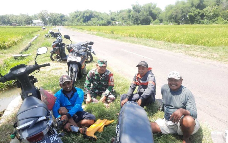 Komsos Babinsa bersama warga binaannya
