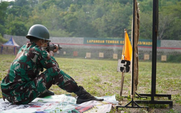 Latihan menembak prajurit Korem 081/DSJ
