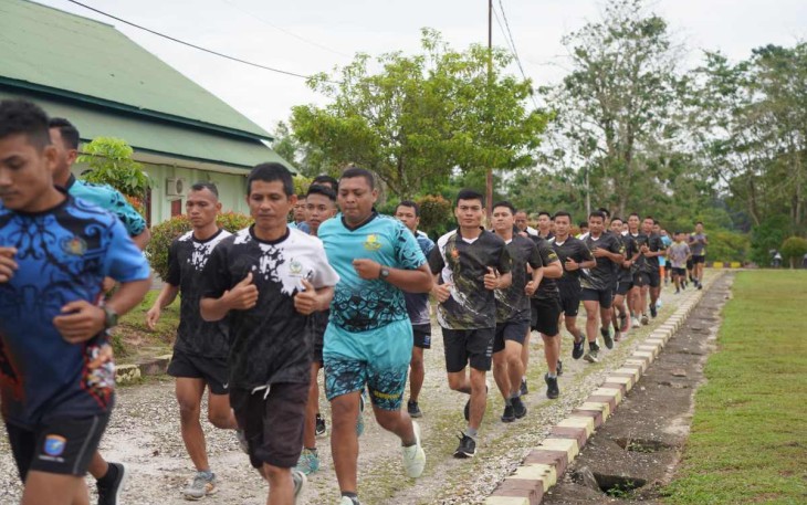 Olahraga bersama prajurit Korem 121/Abw