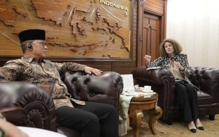 Mendes PDT Yandri Susanto bersama delegasi Bank Dunia, Anna Wellenstein di Jakarta, Kamis (21/11)