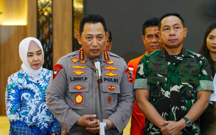 Kapolri Jenderal Listyo Sigit Prabowo saat memberikan keterangan pers di Jakarta, Jum'at (22/11)