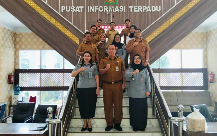 Jajaran Kanwil Kemenkumham Sumut Gelar Poto Bersama Usai Rapat.