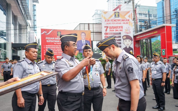 Kakanwil Kemenkumham Sumut Berikan Apresiasi kepada Pegawai Berprestasi.