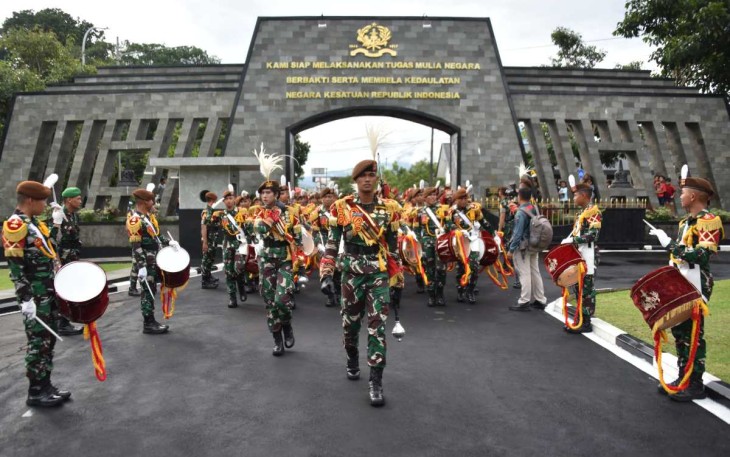 Kirab prajurit taruna tingkat I Akademi Militer, Magelang, Minggu (1/12)