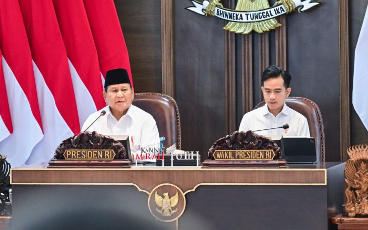 Presiden Prabowo Subianto memimpin sidang kabinet paripurna, Senin (2/12)