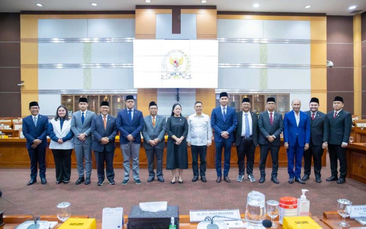 Pelantikan Tim Pengawas Intelijen DPR RI di Jakarta, Selasa (3/12)