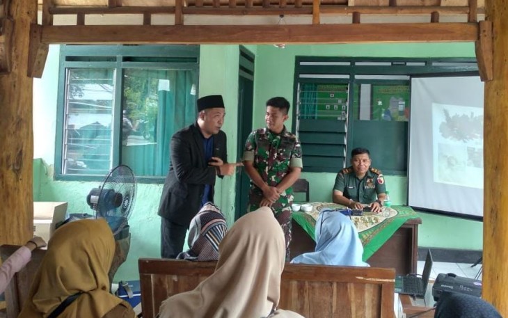 Sosialisasi antisipasi gejala stroke dan jantung tanpa obat di Koramil 03 Arjosari 