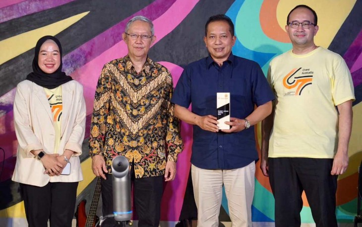 Wamenkop Ferry Juliantono saat menerima penghargaan anugerah Robby Djohan Award, Sabtu (7/12)