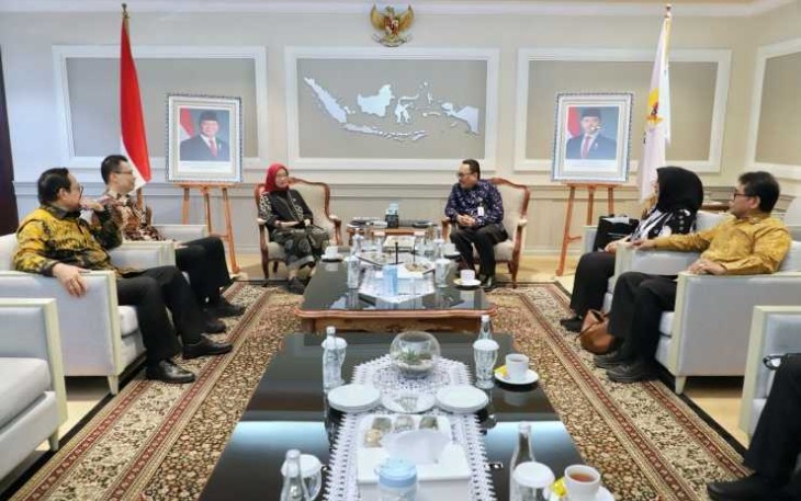 Menteri PANRB Rini Widyantini menerima kunjungan kerjaPlt. Kepala ANRI Imam Gunarto di Kantor Kementerian PANRB, Sudirman, Jakarta, Jumat (13/12/2024)