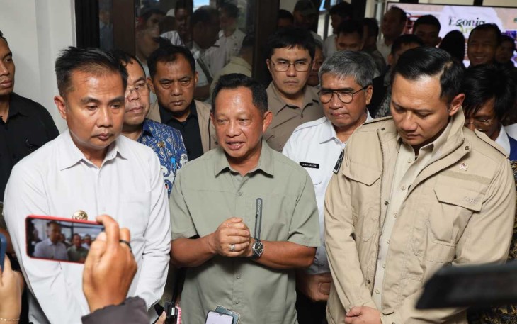 Mendagri Tito Karnavian saat memberikan keterangan pers di Bandung, Rabu (18/12)