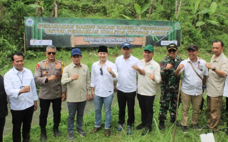 Penanaman pohon bambu bersama Menteri Lingkungan Hidup, Sabtu (21/12)
