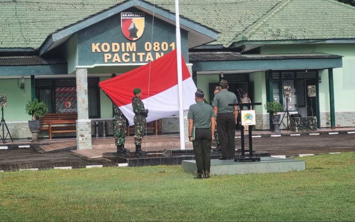 Upacara bendera prajurit Kodim 0801/Pacitan 