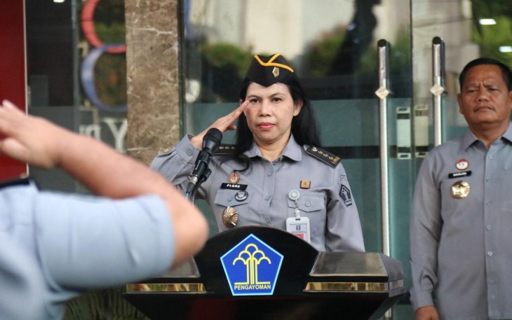 Kabid HAM Kanwil Kemenkumham Sumut Flora Nainggolan Pimpin Apel Pagi.