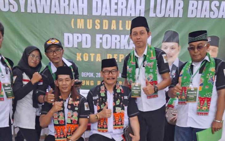 Edi Dadang Chandra Ketua FORKABI Kota Depok foto bersama usai pelantikan, Sabtu (28/12)