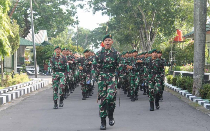 Latihan defile prajurit Yonarmed 12 Kostrad, Senin (30/12)