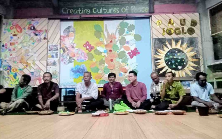 Arisan RT salah satu kegiatan di masyarakat 