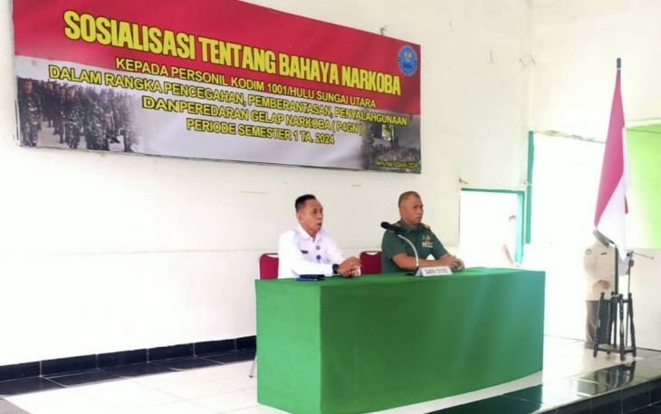 Kasdim 1001/HSU-BLG Kapten Inf Andi Tiro saat sosialisasi P4GN prajurit 