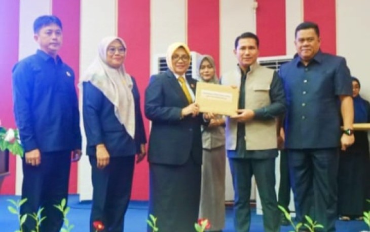 Plt Bupati Bintan Hadiri Paripurna Penyimpanan Ranperda APBD Tahun 2025 