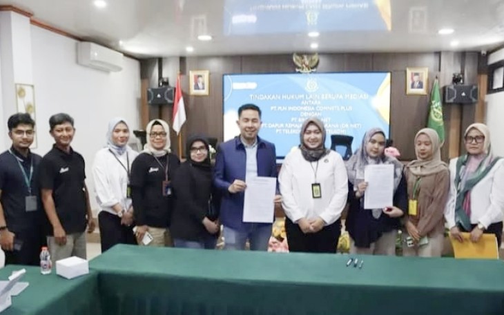 Konferensi pers Kejari Depok bersama PLN Icon Plus di Depok