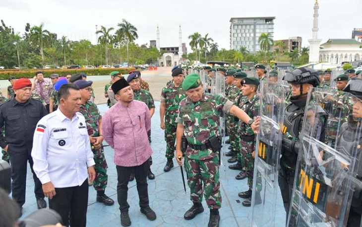 Gubernur Ansar bersama Danrem 033/WP saat Cek Kesiapan Pasukan untuk Pengamanan Pemilu 2024
