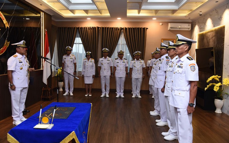 Pangkolinlamil saat Pimpin Sertijab Sejumlah Pejabat Baru Kolinlamil