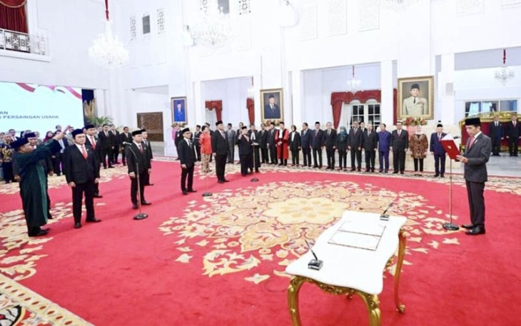 Presiden Jokowi SAAT Lantik Anggota Komisi Pengawas Persaingan Usaha, Kamis, 18 Januari 2024, di Istana Negara, Jakarta.