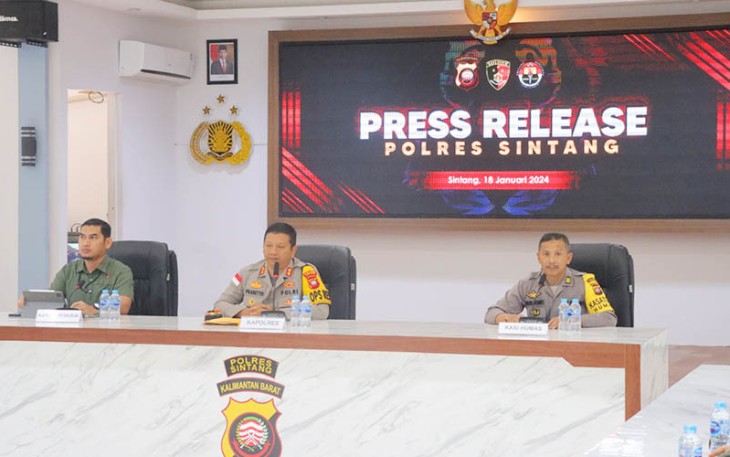 Polres Sintang saat menggelar press release pengungkapan kasus kematian Casis Polri
