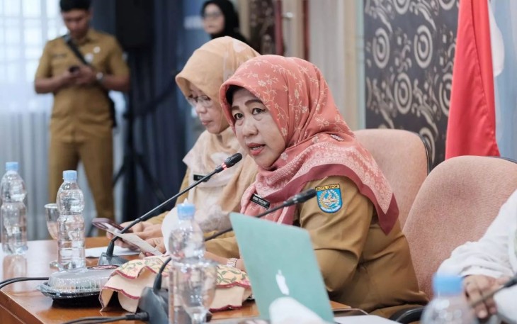 Pj Sekda Nina Suzana saat memberikan arahan pada Rakor Gugus Tugas Kota Layak Anak (KLA) Tahun 2024 di Aula Lantai 5, Balai Kota Depok, Senin (11/11/24)