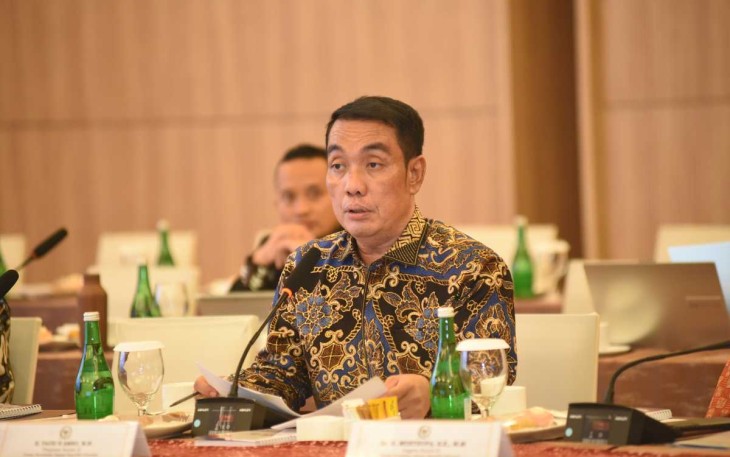 Wakil Ketua Komisi XI DPR RI Fauzi H. Amro saat memimpin Tim Kunker Reses Komisi XI yang mengunjungi tempat penimbunan Kantor Pengawasan dan Pelayanan Bea Cukai (KPPBC) Tipe Madya Pabean Tanjung Emas, Semarang, Jawa Tengah, Senin (9/12/2024)