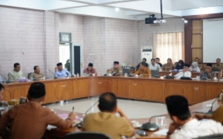 Rapat Kerja Membahas Persiapan Pembentukan AKD dan Masa Orientasi